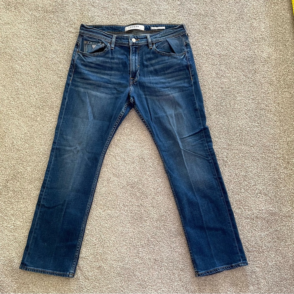 Guess Los Angeles Medium Wash Denim Regular Straight Jeans 36x30 NWOT - Picture 3 of 7